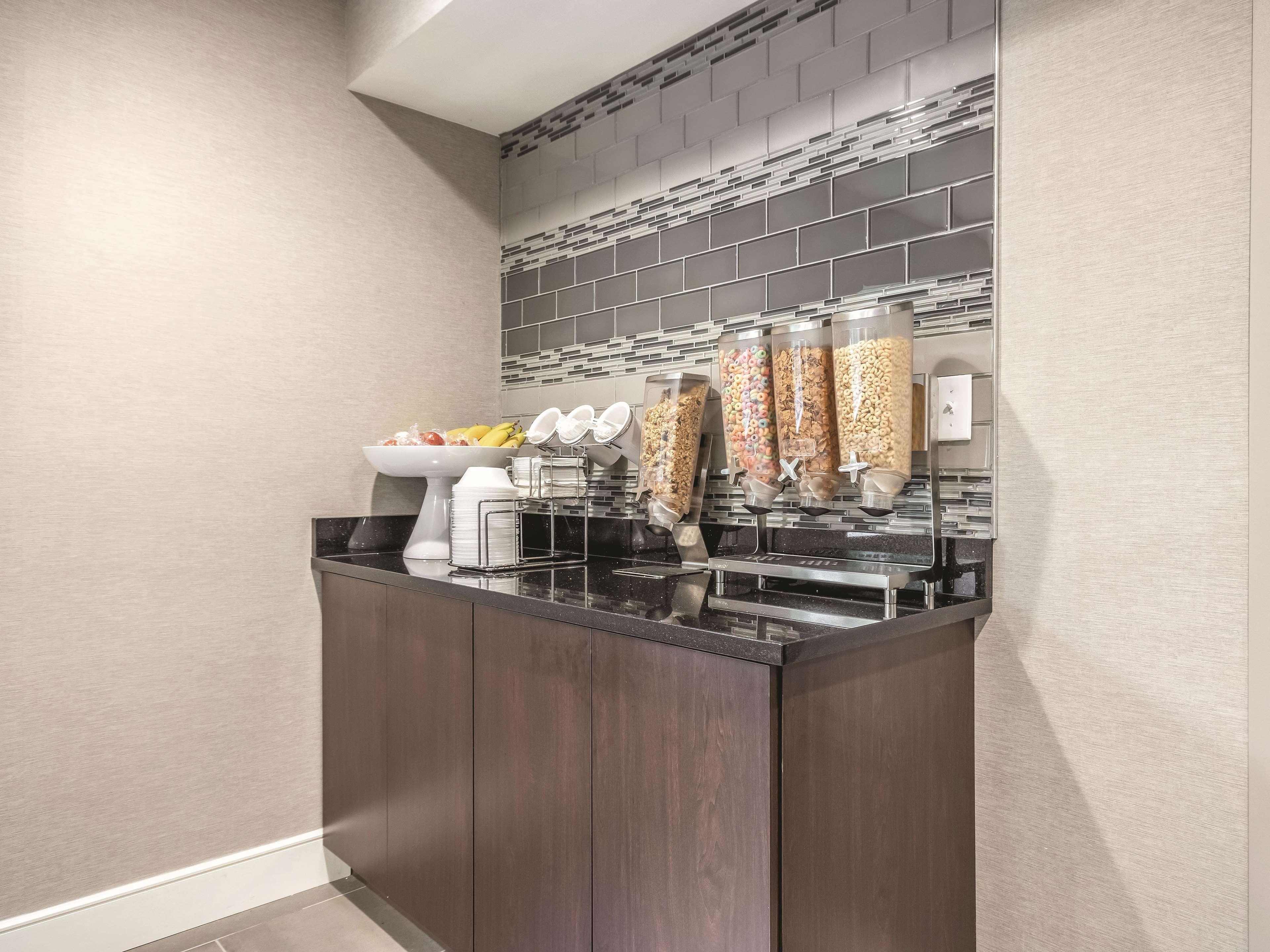 La Quinta By Wyndham Hartford Bradley Airport Hotel Windsor Locks Eksteriør billede