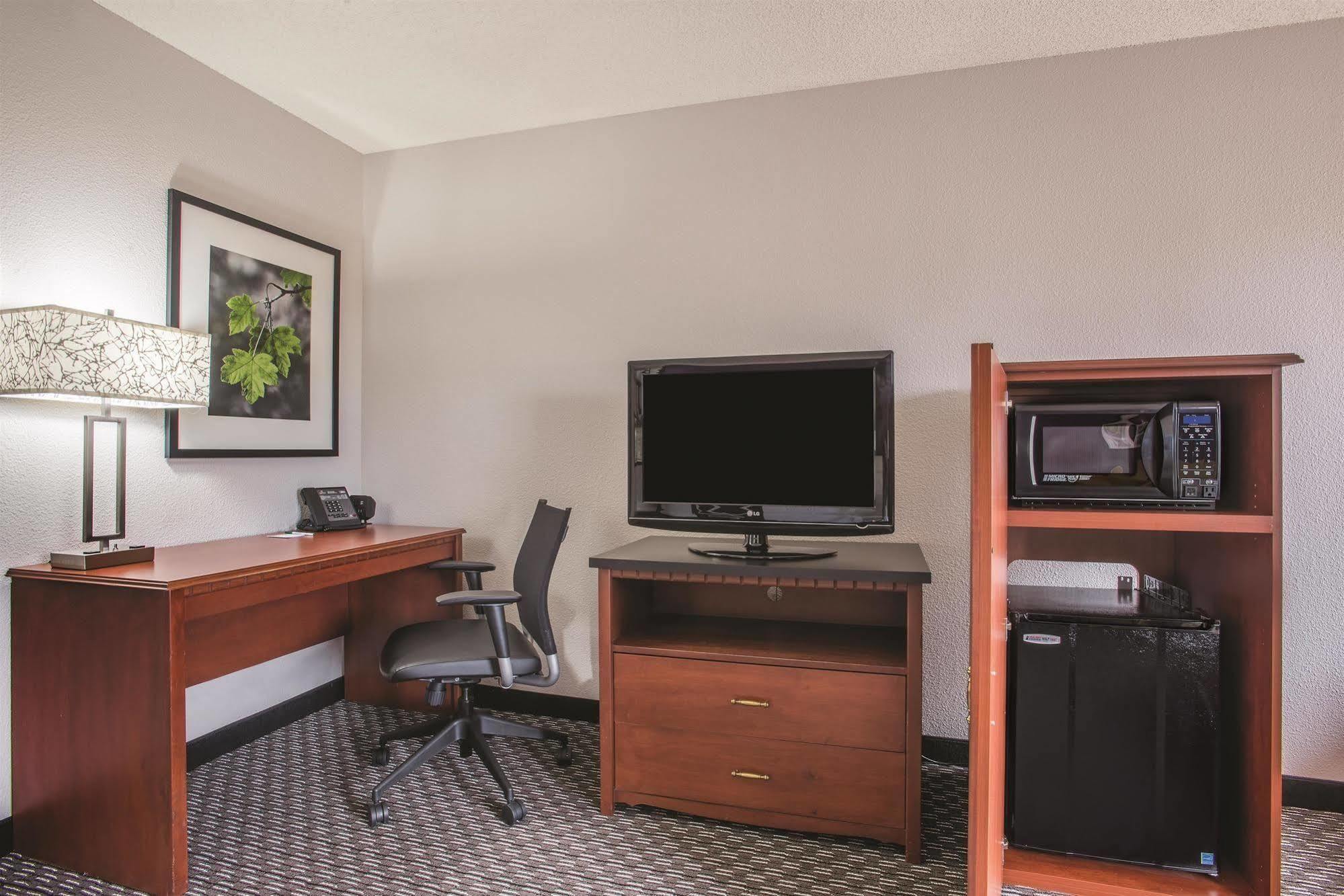 La Quinta By Wyndham Hartford Bradley Airport Hotel Windsor Locks Eksteriør billede